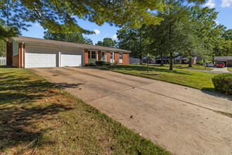 6822 Burkemo Ct in St. Louis, MO - Building Photo - Building Photo