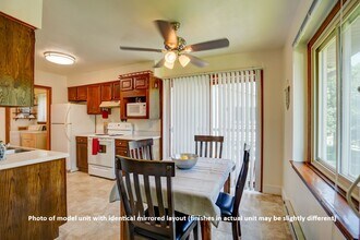 42 Park Heights Court, Unit #2 in Madison, WI - Foto de edificio - Building Photo