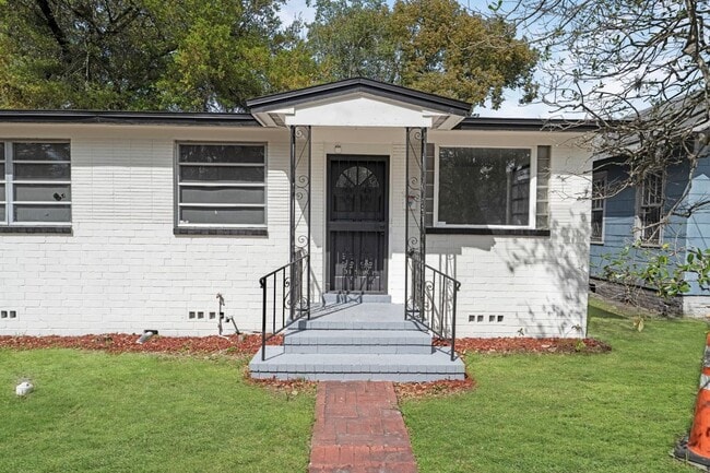 property at 503 W 16th St