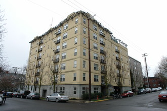 Kearney House Apartments in Portland, OR - Building Photo - Building Photo