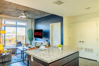 333 E Roosevelt St in Phoenix, AZ - Foto de edificio - Building Photo