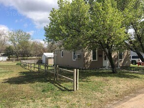 120 N Kansas Ave in Newton, KS - Building Photo - Building Photo