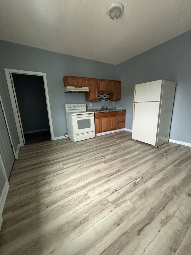 132 Easton Ave in Waterbury, CT - Building Photo - Building Photo