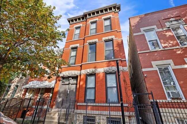 property at 1822 W Huron St