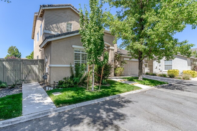 10459 Summershade Ln in Reno, NV - Building Photo - Building Photo