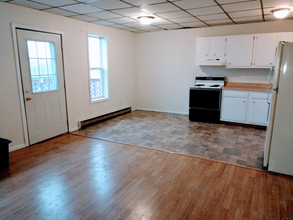 135 E State St in Mauston, WI - Building Photo - Building Photo