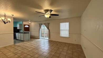 2027 Mission Field, Unit 341 in San Antonio, TX - Foto de edificio - Building Photo