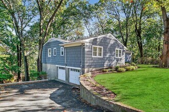 20 Summit Terrace in Dobbs Ferry, NY - Foto de edificio - Building Photo