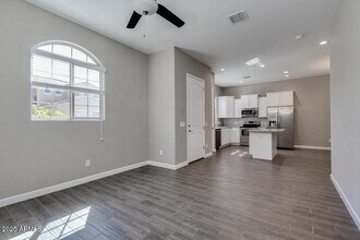 1367 S Country Club Dr in Mesa, AZ - Building Photo - Building Photo