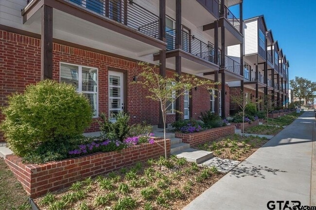 522 W Erwin St in Tyler, TX - Building Photo - Building Photo