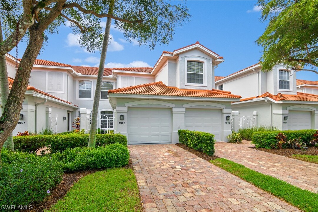 2230 Arielle Dr in Naples, FL - Building Photo