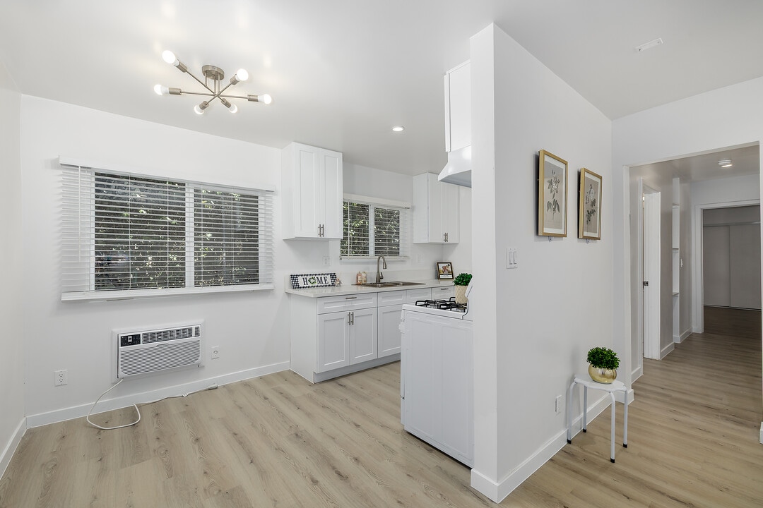 13001 Vanowen St in North Hollywood, CA - Building Photo