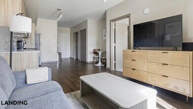 1850 NW Front Ave, Unit 322 in Portland, OR - Building Photo - Building Photo