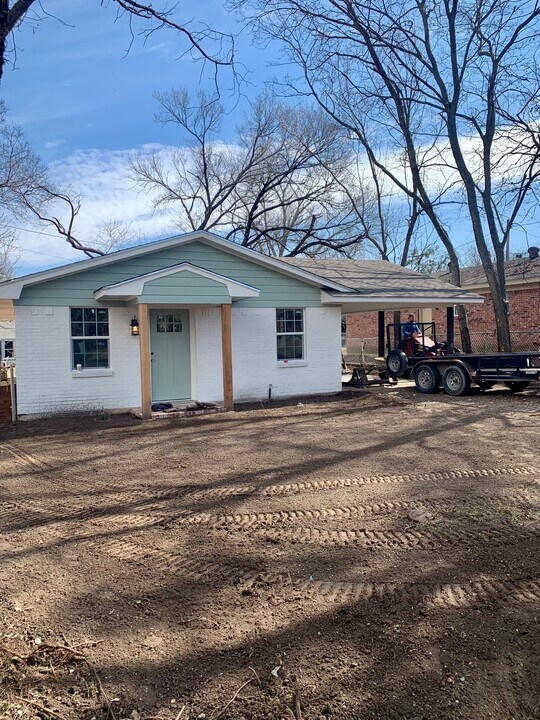 402 N Monroe St in Kaufman, TX - Building Photo
