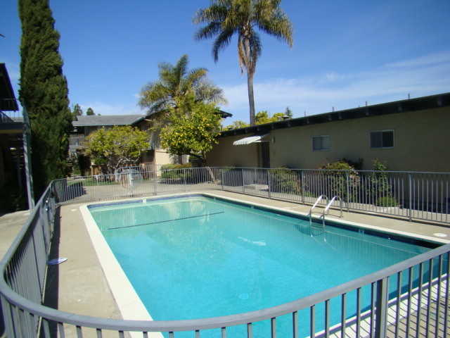 420 James Rd in Palo Alto, CA - Foto de edificio - Building Photo