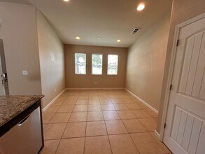 4238 E Harvard Ave in Visalia, CA - Building Photo - Building Photo