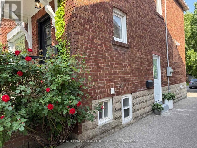 150 Davisville Ave in Toronto, ON - Building Photo - Building Photo