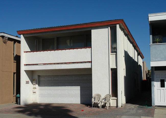5204 Neptune Ave in Newport Beach, CA - Building Photo - Building Photo