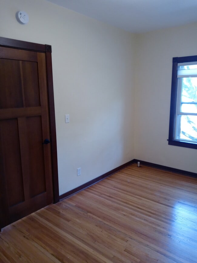 2733 Girard Ave S in Minneapolis, MN - Building Photo - Building Photo