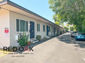2011 Peyton Ave in Burbank, CA - Building Photo - Building Photo