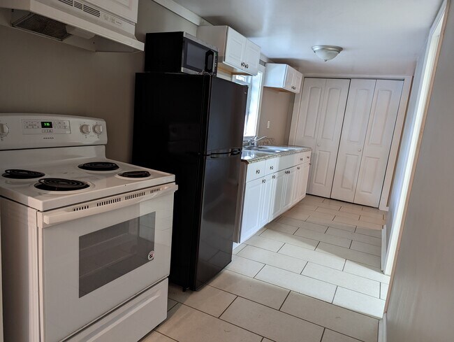 1325 E 40th St, Unit B in Savannah, GA - Building Photo - Building Photo