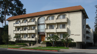 Casa De Ville Apartments