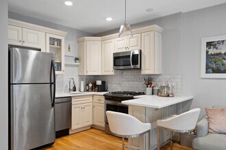 2 Walsh Pl, Unit 2 in Boston, MA - Foto de edificio - Building Photo