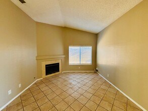 37010 42nd St E in Palmdale, CA - Building Photo - Building Photo