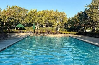 1317 Corte Alemano in Costa Mesa, CA - Foto de edificio - Building Photo