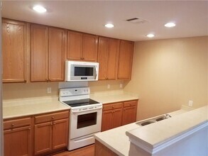 273 Tower Dr in Kyle, TX - Building Photo - Building Photo