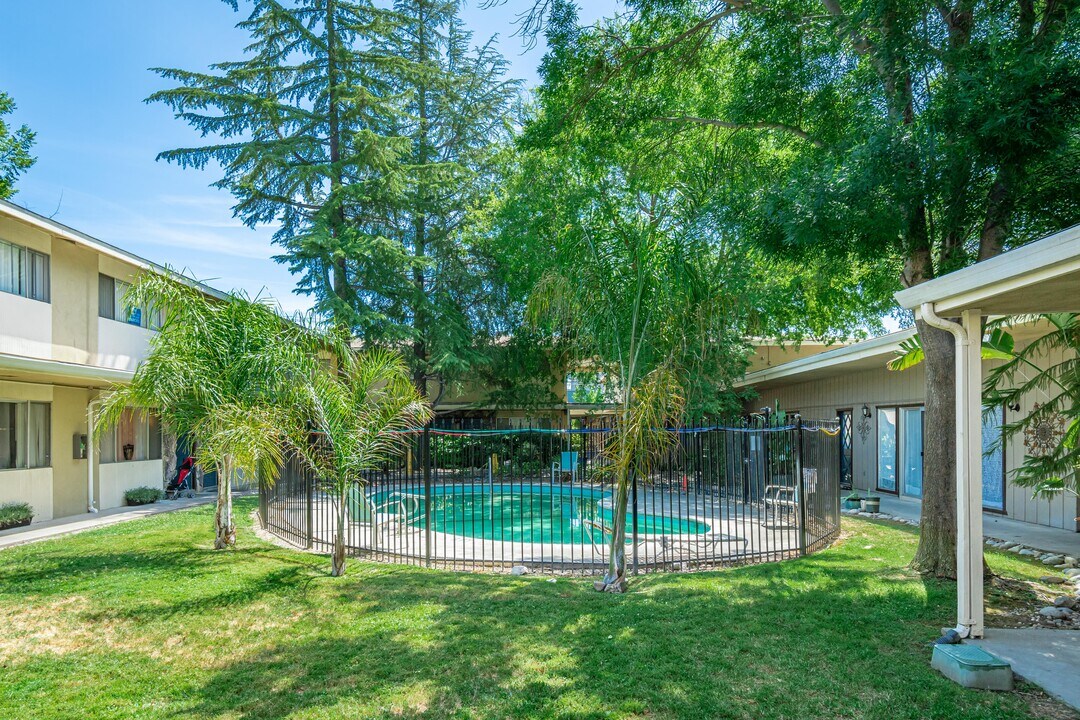 Oakhill Townehouse in Sacramento, CA - Foto de edificio