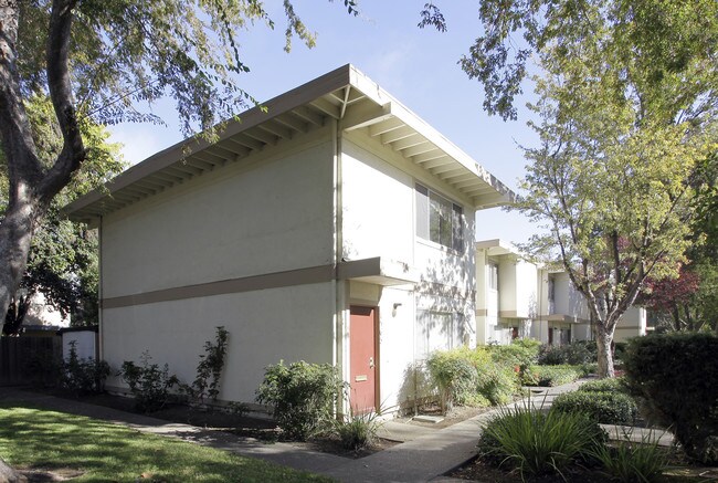 1565-1579 Drake Dr in Davis, CA - Foto de edificio - Building Photo
