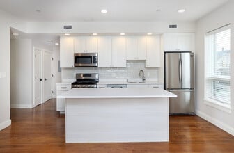 Everett St. Apartments in Allston, MA - Foto de edificio - Interior Photo