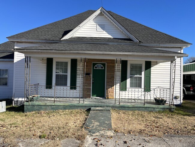 201 Pike St in Lenoir City, TN - Building Photo - Building Photo