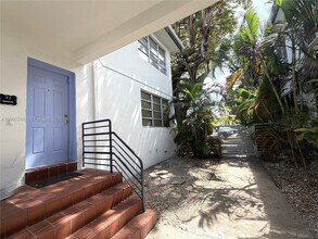 4710 Pine Tree Dr in Miami Beach, FL - Building Photo - Building Photo