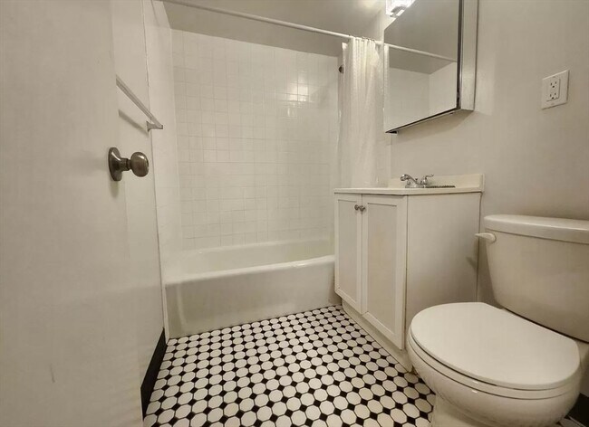 20 Hubbard Ave, Unit #1 in Cambridge, MA - Building Photo - Building Photo