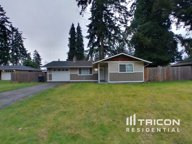19317 Crescent Dr E in Spanaway, WA - Building Photo - Building Photo