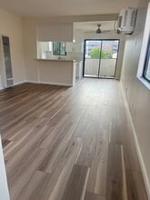 361 E Santa Anita Ave, Unit Unit C in Burbank, CA - Building Photo - Building Photo
