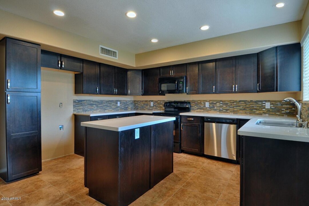 5709 E Gelding Dr in Scottsdale, AZ - Building Photo