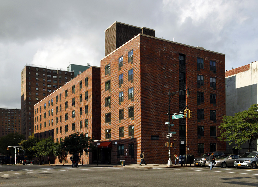 Caparrelanueva Apartments in New York, NY - Building Photo