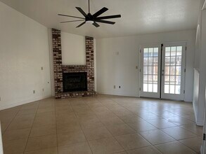 1691 Yorktown Ct in Turlock, CA - Foto de edificio - Building Photo