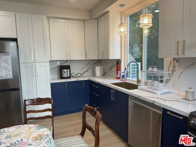 823 Lorraine Blvd in Los Angeles, CA - Building Photo - Building Photo