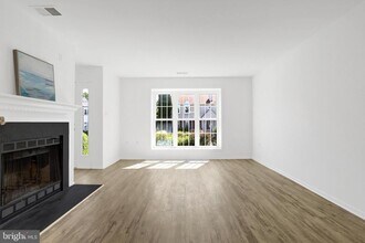 7825 Harrowgate Cir in Springfield, VA - Building Photo - Building Photo