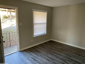 3 Meredith Ct-Unit -A in Little Rock, AR - Foto de edificio - Building Photo