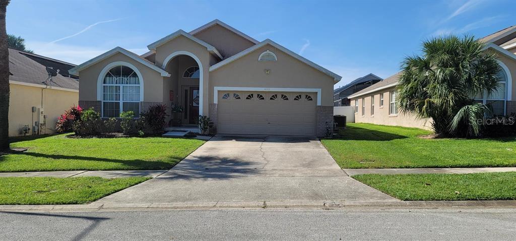 8052 Santee Dr in Kissimmee, FL - Building Photo