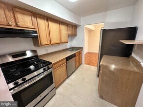 3926 Stone Gate Dr, Unit D in Suitland, MD - Foto de edificio - Building Photo