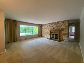 1375 Fairhaven Blvd in Elm Grove, WI - Building Photo - Building Photo