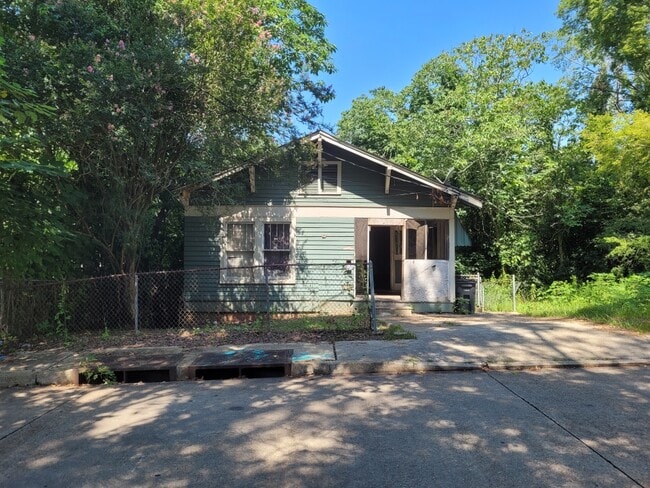 property at 2146 Alabama St