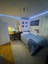 458 Park Dr, Unit 9 in Boston, MA - Foto de edificio - Building Photo