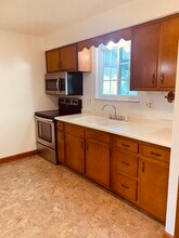 137 Greenwood Ave in Belle Vernon, PA - Foto de edificio - Building Photo